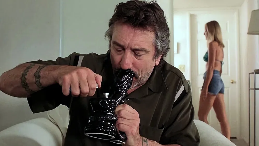 Image of Robert De Niro in Jackie Brown part of the curated by uncle quiz Robert De Niro in 25 Frames: A Movie Quiz for the Truly Obsessed